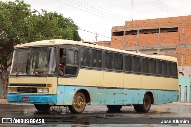 Ônibus Particulares 7425 na cidade de Nova Porteirinha, Minas Gerais, Brasil, por José Alkmim. ID da foto: 10147831.