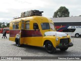 Ônibus Particulares GMC 1952 na cidade de Curitiba, Paraná, Brasil, por Francisco Mauricio Freire. ID da foto: :id.