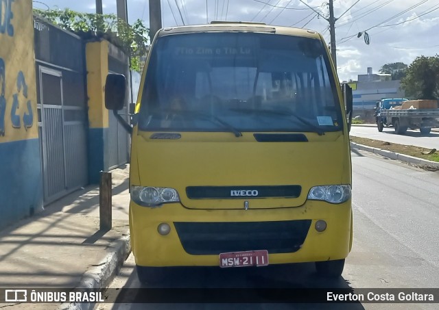 Escolares MSW2111 na cidade de Cariacica, Espírito Santo, Brasil, por Everton Costa Goltara. Número da foto: #10152361.