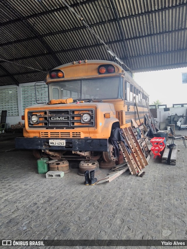 Ônibus Particulares 4243 na cidade de Paulista, Pernambuco, Brasil, por Ytalo Alves. Número da foto: #10160824.