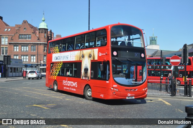 Go North East 6001 na cidade de Newcastle upon Tyne, Tyne and Wear, Inglaterra, por Donald Hudson. Número da foto: #10237241.