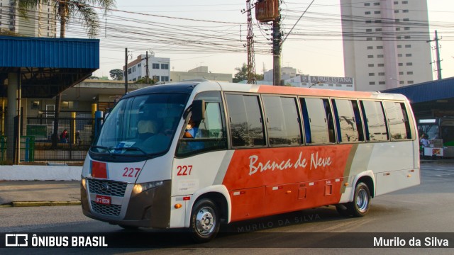 Branca de Neve Turismo 227 na cidade de Campo Limpo Paulista, São Paulo, Brasil, por Murilo da Silva. Número da foto: #10237223.