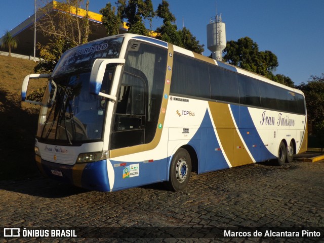 Ivan Turismo 2002 na cidade de Oliveira, Minas Gerais, Brasil, por Marcos de Alcantara Pinto. ID da foto: 10265059.