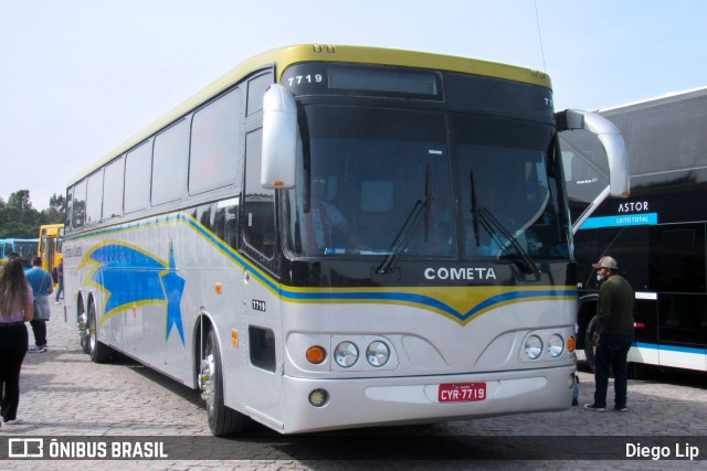 Ônibus Particulares 7719 na cidade de Curitiba, Paraná, Brasil, por Diego Lip. Número da foto: #10269065.