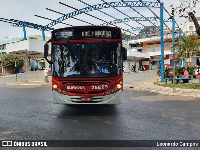 Companhia Coordenadas de Transportes 25E29 na cidade de Brumadinho, Minas Gerais, Brasil, por Leonardo Campos. Número da foto: #10267744.