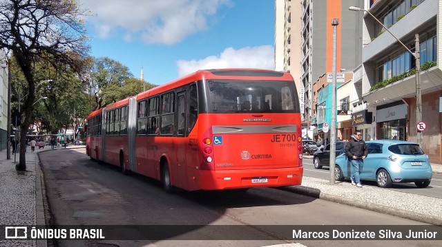 Expresso Azul JE700 na cidade de Curitiba, Paraná, Brasil, por Marcos Donizete Silva Junior. ID da foto: 10271079.