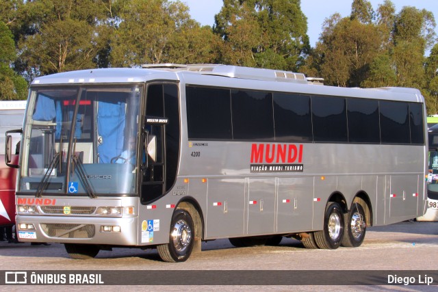 Viação Mundi Turismo 4200 na cidade de Curitiba, Paraná, Brasil, por Diego Lip. Número da foto: #10274760.