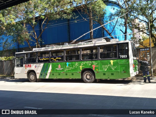 Next Mobilidade - ABC Sistema de Transporte 7053 na cidade de São Bernardo do Campo, São Paulo, Brasil, por Lucas Kaneko. ID da foto: 10277460.