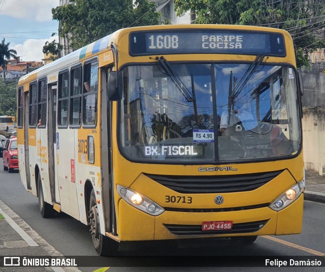 Plataforma Transportes 30713 na cidade de Salvador, Bahia, Brasil, por Felipe Damásio. Número da foto: #10285496.