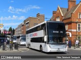 Edwards Coaches BV66WPL na cidade de London, Greater London, Inglaterra, por Fábio Takahashi Tanniguchi. ID da foto: :id.