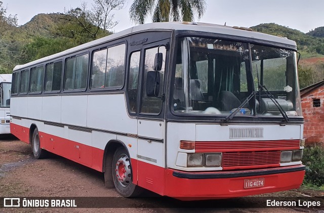 Ônibus Particulares  na cidade de Candelária, Rio Grande do Sul, Brasil, por Ederson Lopes. ID da foto: 10288008.