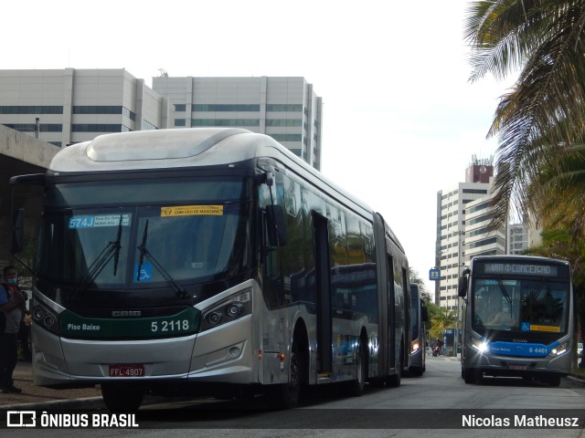 Via Sudeste Transportes S.A. 5 2118 na cidade de São Paulo, São Paulo, Brasil, por Nicolas Matheusz. Número da foto: #10290430.