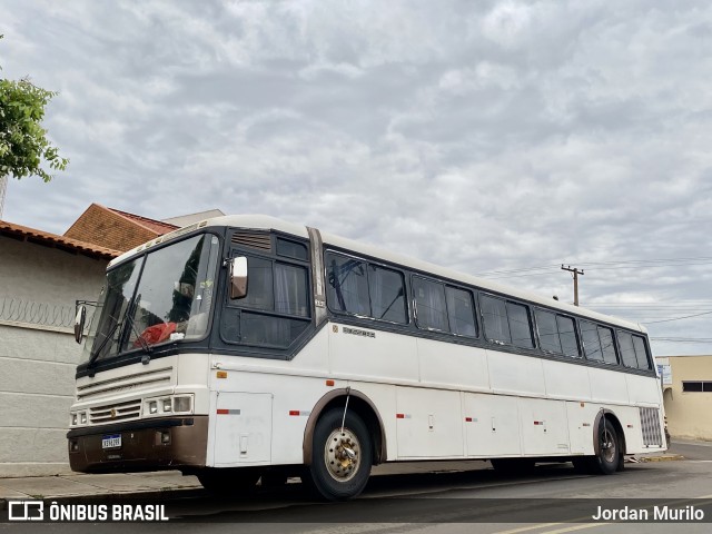 Ônibus Particulares  na cidade de Palmeira d`Oeste, São Paulo, Brasil, por Jordan Murilo. Número da foto: #10290085.