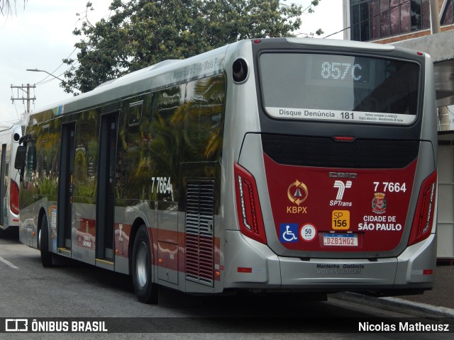 KBPX Administração e Participação > Transkuba 7 7664 na cidade de São Paulo, São Paulo, Brasil, por Nicolas Matheusz. Número da foto: #10290423.