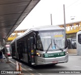 Via Sudeste Transportes S.A. 5 1585 na cidade de São Paulo, São Paulo, Brasil, por Andre Santos de Moraes. Número da foto: #:id.