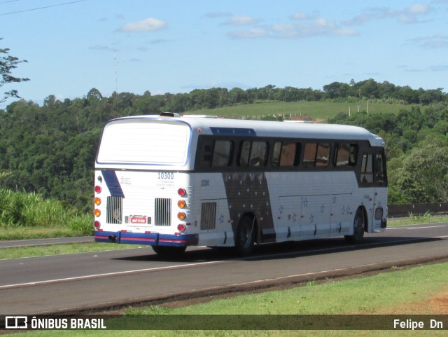 Ônibus Particulares 10300 na cidade de Matelândia, Paraná, Brasil, por Felipe  Dn. ID da foto: 10295953.