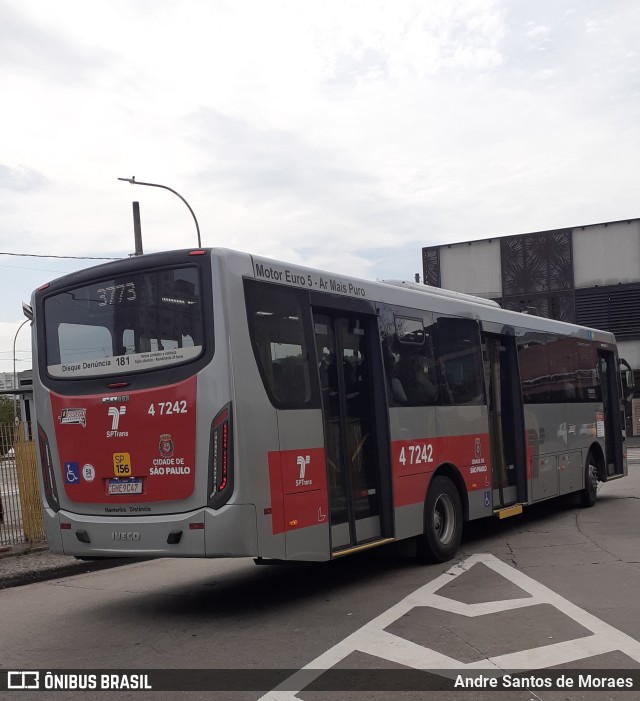 Pêssego Transportes 4 7242 na cidade de São Paulo, São Paulo, Brasil, por Andre Santos de Moraes. ID da foto: 10294382.