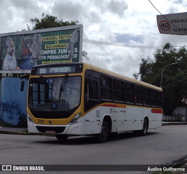 Empresa Metropolitana 719 na cidade de Jaboatão dos Guararapes, Pernambuco, Brasil, por Áudios Guilherme. Número da foto: #10294441.