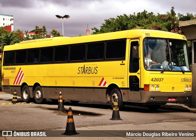 Viação Itapemirim 42037 na cidade de São Paulo, São Paulo, Brasil, por Márcio Douglas Ribeiro Venino. Número da foto: #10242298.