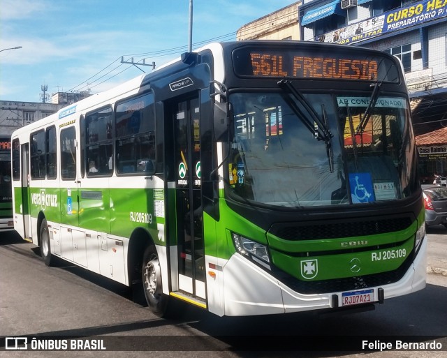 Viação Vera Cruz RJ 205.109 na cidade de Rio de Janeiro, Rio de Janeiro, Brasil, por Felipe Bernardo. ID da foto: 10306191.