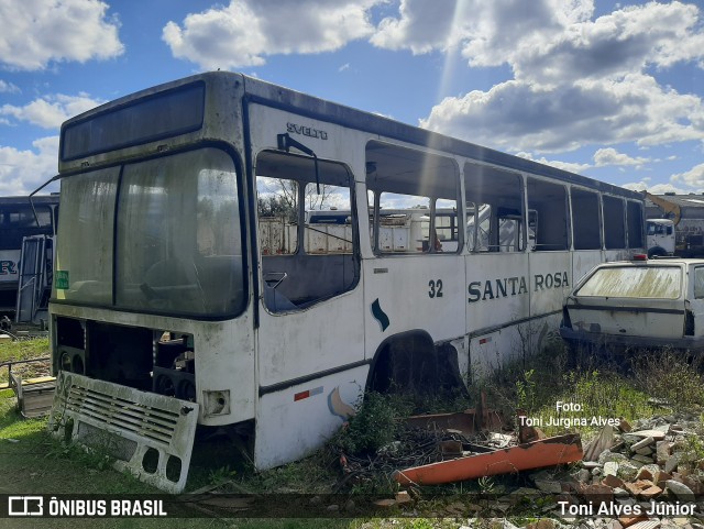 Sucata e Desmanches 32 na cidade de Pelotas, Rio Grande do Sul, Brasil, por Toni Alves Júnior. ID da foto: 10303936.