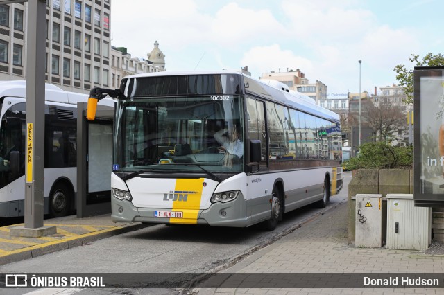 De Lijn 106302 na cidade de Antwerpen, Antwerp, Bélgica, por Donald Hudson. Número da foto: #10303368.