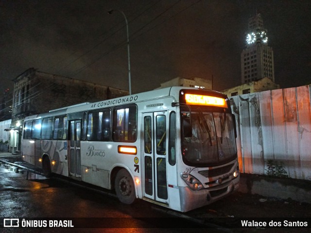 Transportes Blanco RJ 136.001 na cidade de Rio de Janeiro, Rio de Janeiro, Brasil, por Walace dos Santos. Número da foto: #10304168.