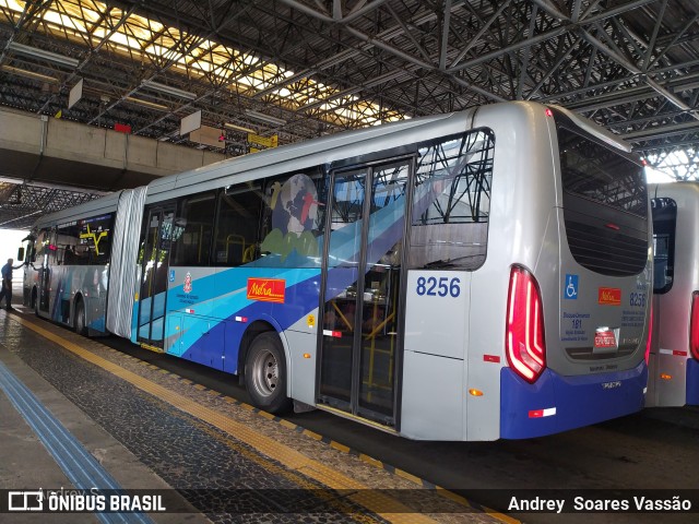 Metra - Sistema Metropolitano de Transporte 8256 na cidade de Diadema, São Paulo, Brasil, por Andrey  Soares Vassão. ID da foto: 10306431.