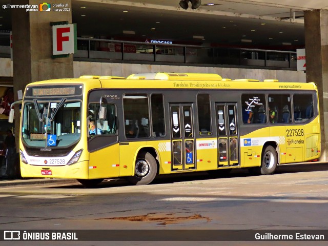 Viação Pioneira 227528 na cidade de Brasília, Distrito Federal, Brasil, por Guilherme Estevan. Número da foto: #10308781.