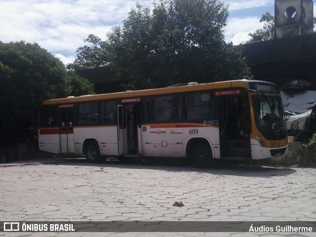 Empresa Metropolitana 609 na cidade de Jaboatão dos Guararapes, Pernambuco, Brasil, por Áudios Guilherme. Número da foto: #10306552.