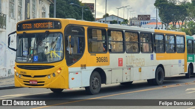 Plataforma Transportes 30681 na cidade de Salvador, Bahia, Brasil, por Felipe Damásio. Número da foto: #10309552.