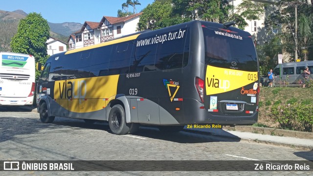 ViaUp Turismo RJ 856.007 na cidade de Petrópolis, Rio de Janeiro, Brasil, por Zé Ricardo Reis. Número da foto: #10310201.