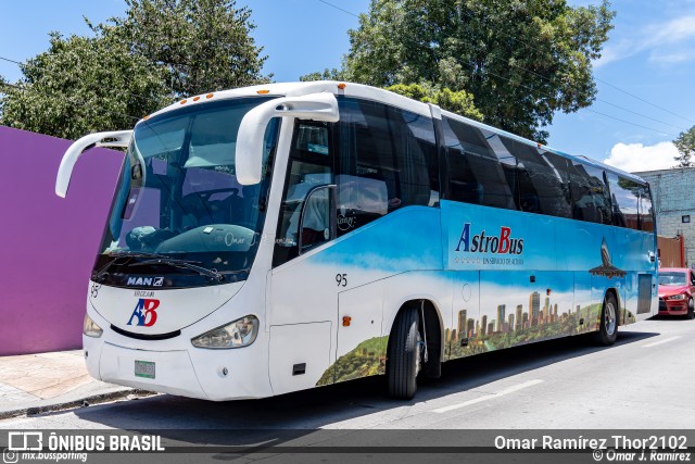 AstroBus 95 na cidade de Tlaxcala, Tlaxcala, México, por Omar Ramírez Thor2102. Número da foto: #10311729.