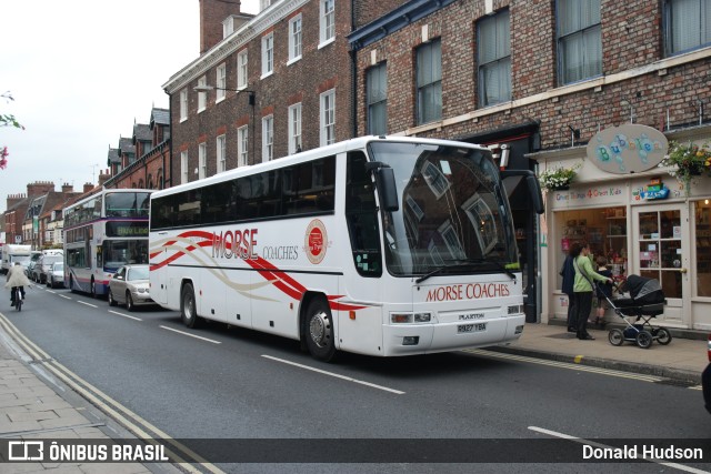 Morse Coaches  na cidade de York, North Yorkshire, Inglaterra, por Donald Hudson. ID da foto: 10312370.