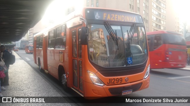 Expresso Azul JI299 na cidade de Curitiba, Paraná, Brasil, por Marcos Donizete Silva Junior. ID da foto: 10316693.