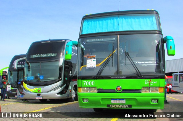 Retirus Tur Transporte e Turismo 7000 na cidade de Curitiba, Paraná, Brasil, por Alessandro Fracaro Chibior. Número da foto: #10316174.
