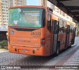 Expresso Azul JA300 na cidade de Curitiba, Paraná, Brasil, por Busologia Amauri Caetano. ID da foto: :id.