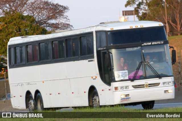 Ônibus Particulares 5132 na cidade de São José dos Campos, São Paulo, Brasil, por Everaldo Bordini. Número da foto: #10318963.