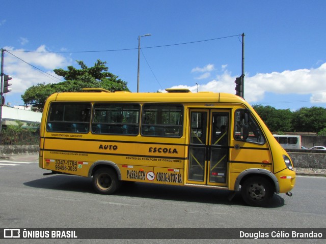 Centro de Formação de Condutores Passagem Obrigatória 1257/01 na cidade de Belo Horizonte, Minas Gerais, Brasil, por Douglas Célio Brandao. ID da foto: 10326788.