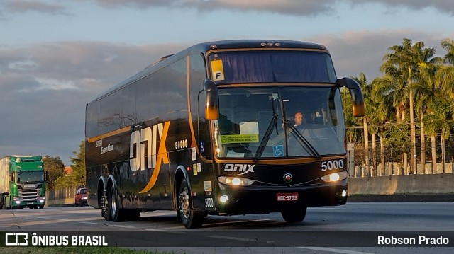 Ônix Transportadora Turística 5000 na cidade de São José dos Campos, São Paulo, Brasil, por Robson Prado. ID da foto: 10331206.