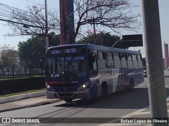 Viação Transdutra 32.617 na cidade de São Paulo, São Paulo, Brasil, por Rafael Lopes de Oliveira. Número da foto: #10333794.