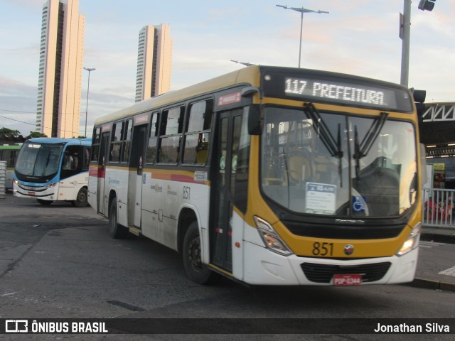 Empresa Metropolitana 851 na cidade de Recife, Pernambuco, Brasil, por Jonathan Silva. ID da foto: 10331450.