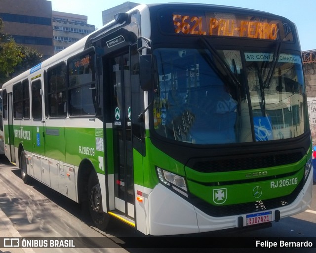 Viação Vera Cruz RJ 205.109 na cidade de Rio de Janeiro, Rio de Janeiro, Brasil, por Felipe Bernardo. ID da foto: 10333722.