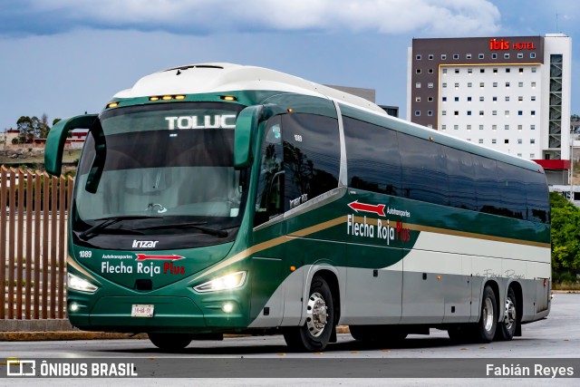 Flecha Roja México-Toluca-San Luis Mextepec-Querétaro 1089 na cidade de Querétaro, Querétaro, México, por Fabián Reyes. Número da foto: #10251823.