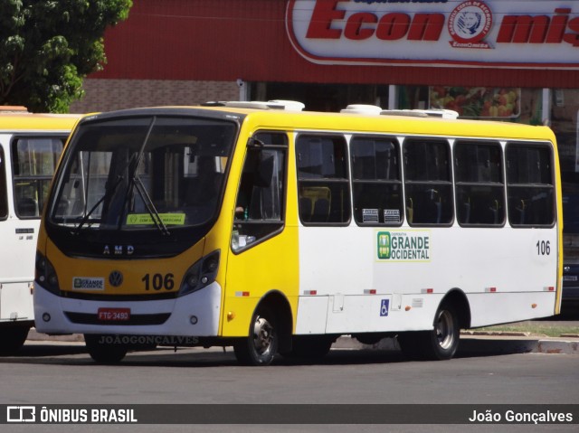 Grande Ocidental 106 na cidade de Novo Gama, Goiás, Brasil, por João Gonçalves. ID da foto: 10253796.