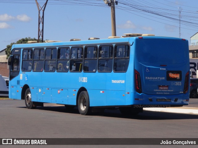 Taguatur - Taguatinga Transporte e Turismo 04303 na cidade de Novo Gama, Goiás, Brasil, por João Gonçalves. ID da foto: 10253934.