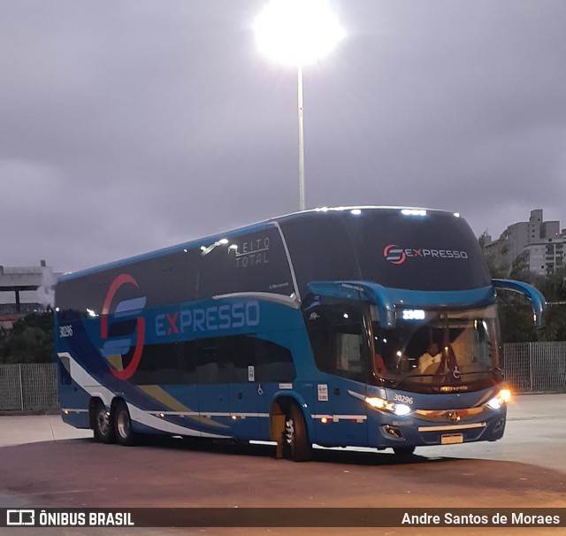 Expresso Transporte e Turismo Ltda. 30296 na cidade de Curitiba, Paraná, Brasil, por Andre Santos de Moraes. Número da foto: #10257049.