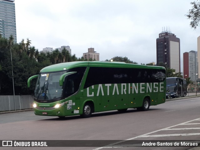 Auto Viação Catarinense 3413 na cidade de Curitiba, Paraná, Brasil, por Andre Santos de Moraes. Número da foto: #10257103.