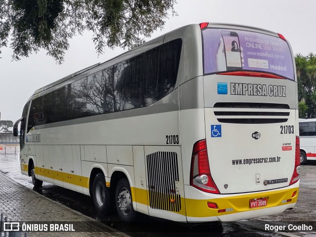 Empresa Cruz 21703 na cidade de Curitiba, Paraná, Brasil, por Roger Coelho. ID da foto: 10257091.