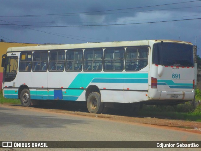 Ônibus Particulares 691 na cidade de Ferreiros, Pernambuco, Brasil, por Edjunior Sebastião. Número da foto: #10262231.